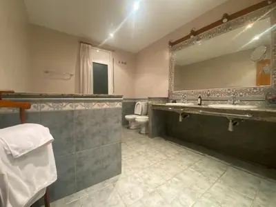 Un baño de Hostalrica