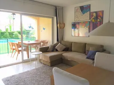 Zona de estar de Cómodo apartamento en S'Agaró con terraza y piscina - ES-298-9