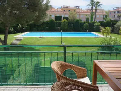 Piscina en o cerca de Cómodo apartamento en S'Agaró con terraza y piscina - ES-298-9