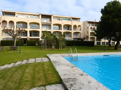 Piscina en o cerca de Cómodo apartamento en S'Agaró con terraza y piscina - ES-298-9