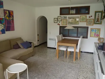 Zona de estar de Cómodo apartamento en S'Agaró con terraza y piscina - ES-298-9