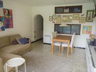 Zona de estar de Cómodo apartamento en S'Agaró con terraza y piscina - ES-298-9