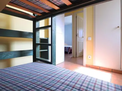 Cama o camas de una habitación en Apartamento en S'Agaró para 6 personas con piscina y aparcamiento - ES-298-3