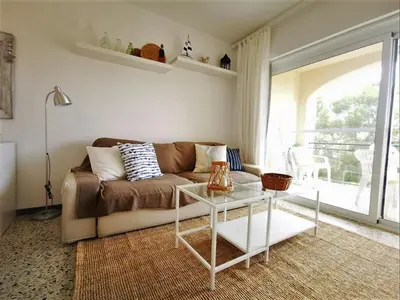 Zona de estar de Apartamento en S'Agaró con piscina, terraza y se admiten mascotas, cerca del mar - ES-298-15
