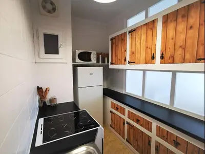 Una cocina o zona de cocina en Apartamento en S'Agaró con piscina, terraza y se admiten mascotas, cerca del mar - ES-298-15
