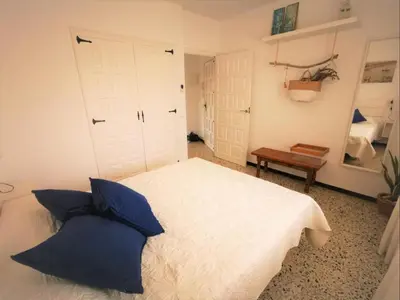 Cama o camas de una habitación en Apartamento en S'Agaró con piscina, terraza y se admiten mascotas, cerca del mar - ES-298-15