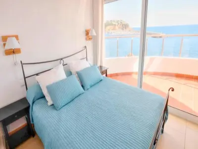 Cama o camas de una habitación en Apartamento con terraza para 6 pax en Sant Feliu de Guíxols - ES-298-18
