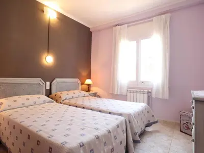 Cama o camas de una habitación en Amplio apartamento 8 pax con parking, cerca de la playa en S'Agaró - ES-298-27
