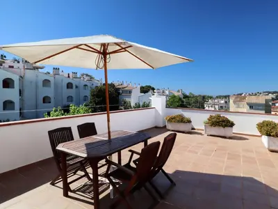Un balcón o terraza de Apartamento para 6 pers con piscina y parking en S'Agaró - ES-298-21