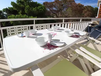 Un balcón o terraza de Apartamento familiar para 6 con terraza en Sant Feliu de Guíxols - ES-298-25