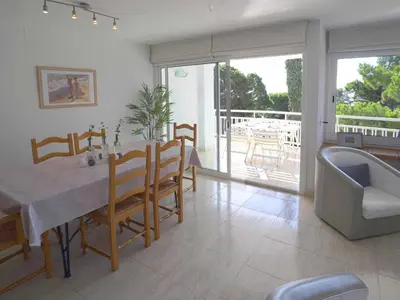 Un balcón o terraza de Apartamento familiar para 6 con terraza en Sant Feliu de Guíxols - ES-298-25
