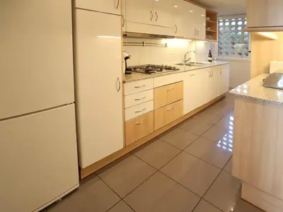 Una cocina o zona de cocina en Apartamento familiar para 6 con terraza en Sant Feliu de Guíxols - ES-298-25