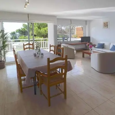 Apartamento familiar para 6 con terraza en Sant Feliu de Guíxols - ES-298-25