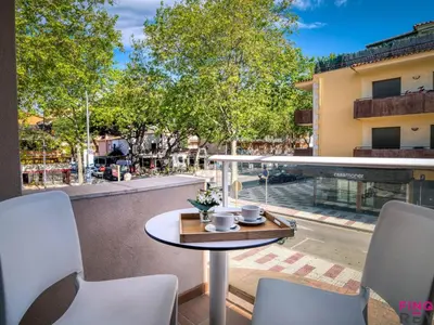 Un balcón o terraza de Apartamento céntrico en S'agaró con balcón y estacionamiento - ES-298-28