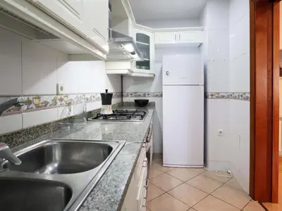 Una cocina o zona de cocina en Apartamento céntrico en Sant Feliu de Guíxols con aire acondicionado, para 4 personas - ES-298-19