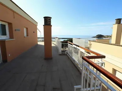 Un balcón o terraza de Ático con terraza cerca del mar para 4 personas en San Felíu de Guíxols - ES-298-16