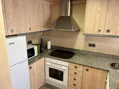 Una cocina o zona de cocina en Apartamento con vista al mar en Platja d'Aro, acceso directo a la playa - ES-298-35
