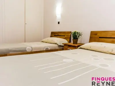 Cama o camas de una habitación en Apartamento a 100m de la playa con terraza, aparcamiento y vista lateral al mar - ES-298-30