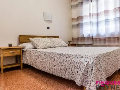 Cama o camas de una habitación en Apartamento a 100m de la playa con terraza, aparcamiento y vista lateral al mar - ES-298-30