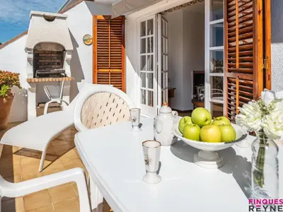 Plano de Apartamento 2 habitaciones con terraza y tenis, cerca de la playa - ES-298-36