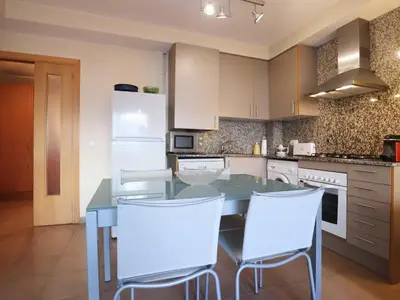 Una cocina o zona de cocina en Apartamento en planta baja en Sant Feliu de Guíxols, para 4 pers, con terraza y piscina - ES-298-29