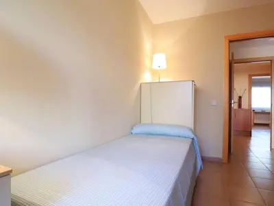 Cama o camas de una habitación en Apartamento en planta baja en Sant Feliu de Guíxols, para 4 pers, con terraza y piscina - ES-298-29