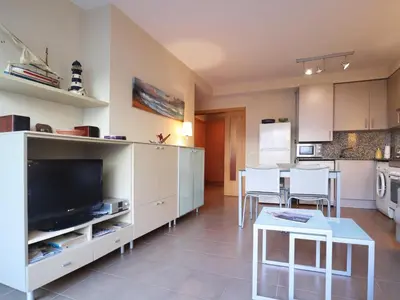Una cocina o zona de cocina en Apartamento en planta baja en Sant Feliu de Guíxols, para 4 pers, con terraza y piscina - ES-298-29