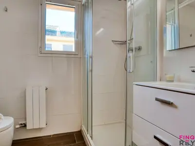 Un baño de Apartamento céntrico en S'agaró con parking a 7 min de la playa - ES-298-43