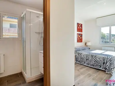 Cama o camas de una habitación en Apartamento céntrico en S'agaró con parking a 7 min de la playa - ES-298-43