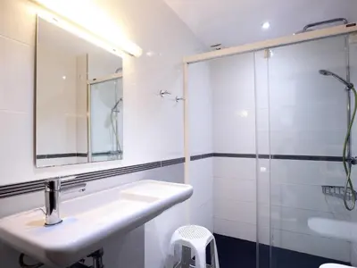 Un baño de Apartamento en Sant Feliu de Guíxols, admite mascotas, 4 personas, vistas al mar - ES-298-44