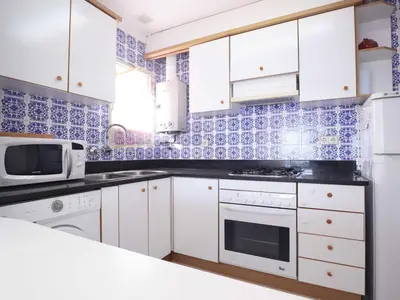 Una cocina o zona de cocina en Apartamento en Sant Feliu de Guíxols, admite mascotas, 4 personas, vistas al mar - ES-298-44