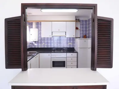 Una cocina o zona de cocina en Apartamento en Sant Feliu de Guíxols, admite mascotas, 4 personas, vistas al mar - ES-298-44
