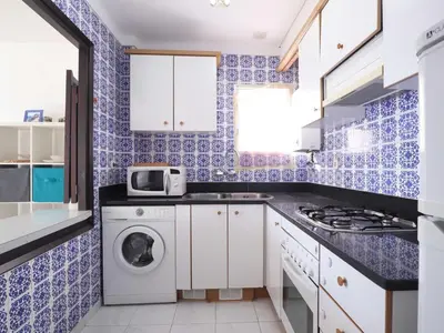 Una cocina o zona de cocina en Apartamento en Sant Feliu de Guíxols, admite mascotas, 4 personas, vistas al mar - ES-298-44