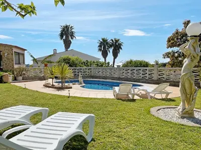 Piscina en o cerca de Villa familiar en S'Agaró con piscina privada - ES-298-53