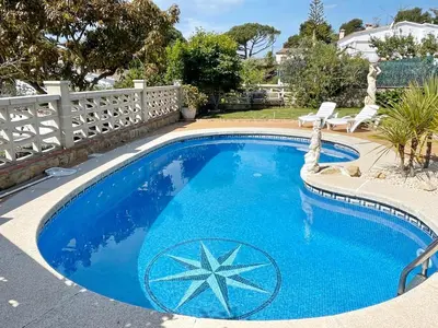 Piscina en o cerca de Villa familiar en S'Agaró con piscina privada - ES-298-53