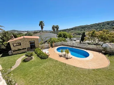 Piscina en o cerca de Villa familiar en S'Agaró con piscina privada - ES-298-53