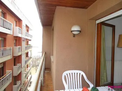Un balcón o terraza de Apartamento San Felíu 3 habitaciones cerca del paseo - ES-298-49
