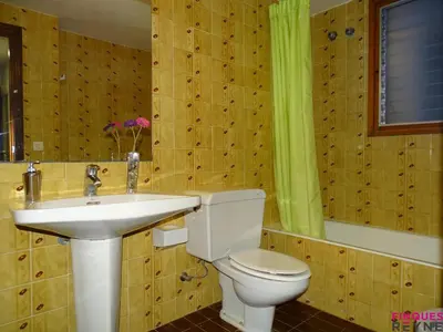 Un baño de Apartamento San Felíu 3 habitaciones cerca del paseo - ES-298-49