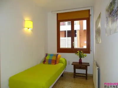 Cama o camas de una habitación en Apartamento San Felíu 3 habitaciones cerca del paseo - ES-298-49