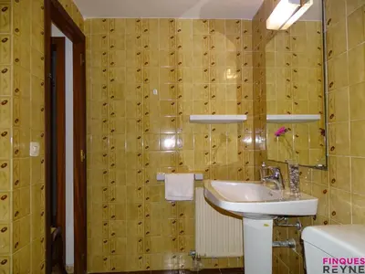 Un baño de Apartamento San Felíu 3 habitaciones cerca del paseo - ES-298-49