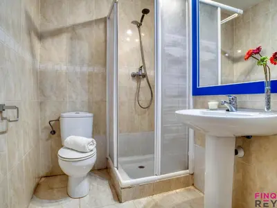 Un baño de Apartamento céntrico en S'agaró con parking y balcón - ES-298-48