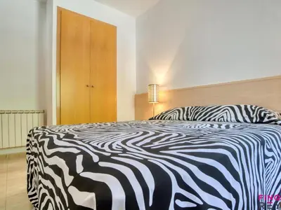 Cama o camas de una habitación en Apartamento céntrico en S'agaró con parking y balcón - ES-298-48