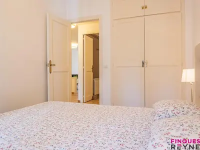 Cama o camas de una habitación en Apartamento en planta baja con jardín y acceso a piscina, cerca de playa de Sant Pol - ES-298-47