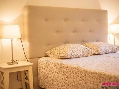 Cama o camas de una habitación en Apartamento en planta baja con jardín y acceso a piscina, cerca de playa de Sant Pol - ES-298-47