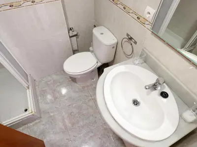 Un baño de Apartamento con vista al mar, aire acondicionado y parking en S'Agaró - ES-298-34