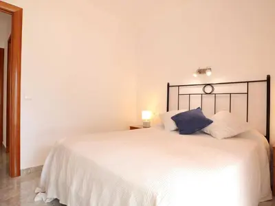 Cama o camas de una habitación en Apartamento con vista al mar, aire acondicionado y parking en S'Agaró - ES-298-34