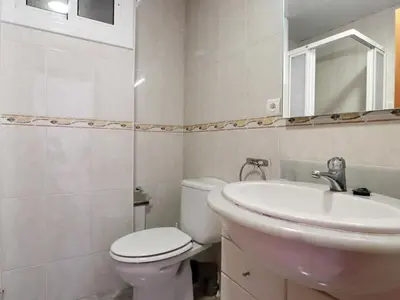 Un baño de Apartamento con vista al mar, aire acondicionado y parking en S'Agaró - ES-298-34