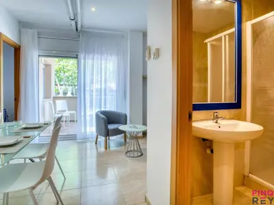 Un baño de Dúplex en S'agaró con 2 dormitorios y balcón, parking incluido - ES-298-32
