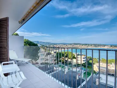 Un balcón o terraza de Apartamento en Sant Pol con Wifi y Aparcamiento - ES-298-54