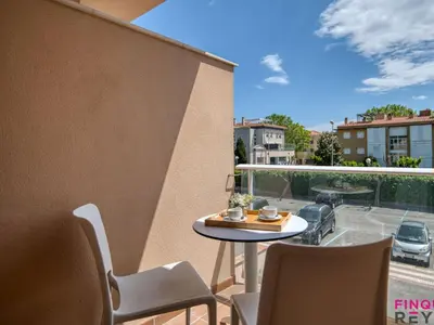 Un balcón o terraza de Apartamento céntrico en S'agaró, cerca de la playa, con parking - ES-298-52